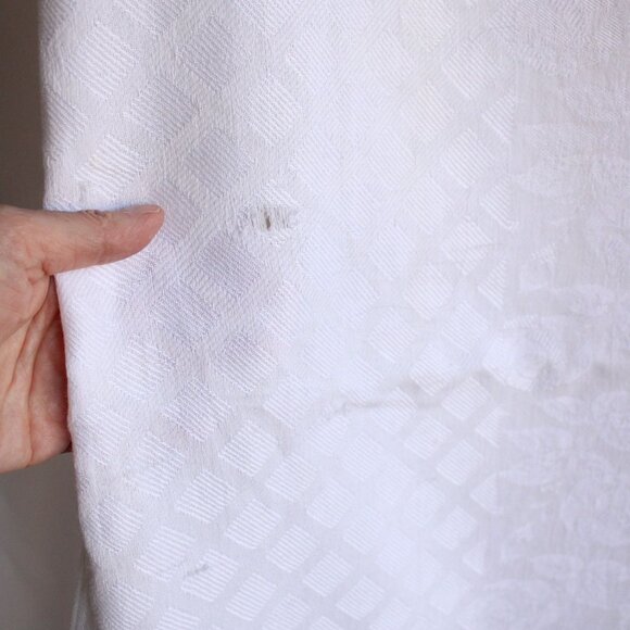 Vintage 1950s 1960s Tablecloth, White Damask Rectangular Tablecloth With Rose - Picture 3 of 10